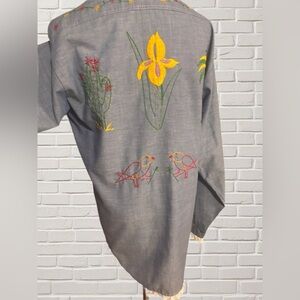 Vintage Hand Embroidered Chambray Shirt Lace Trim Western Cottagecore Blouse